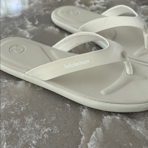 NWOT Lululemon Athletica Rest Feel Sandals - Picture 4 of 5